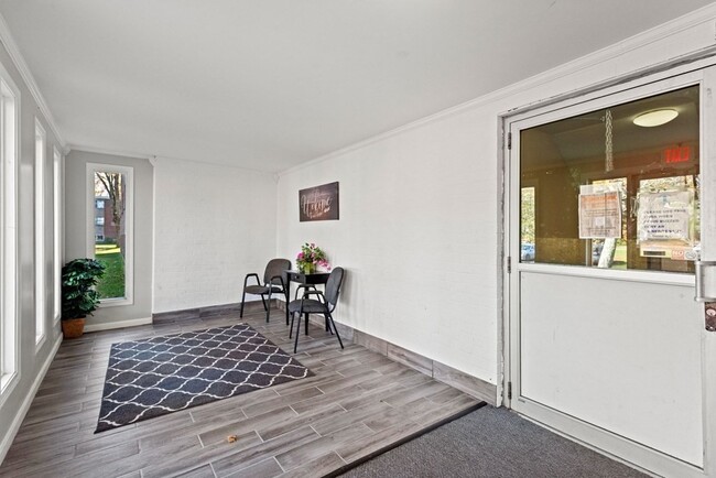 Building Photo - 2094 Phillips Rd