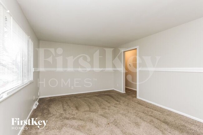 Foto del edificio - 8634 Lighthorse Dr