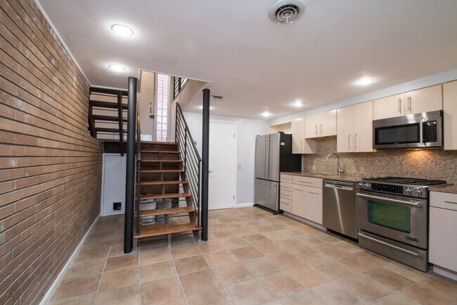 Foto del edificio - 1733 Rodman St
