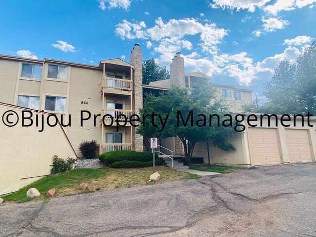 Foto del edificio - Beautiful 2 Bed, 2 Bath