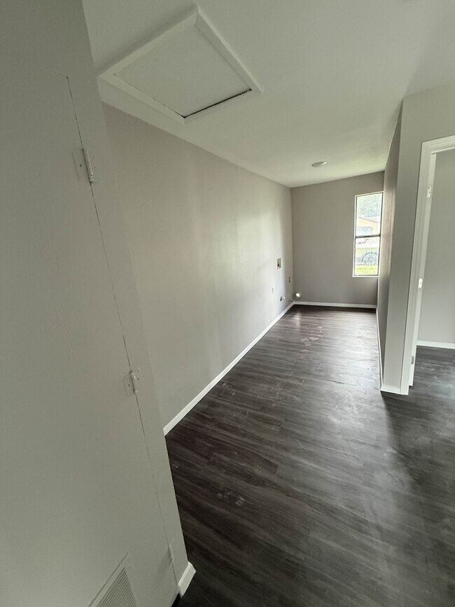 Foto del edificio - 6800 Bryonwood Dr