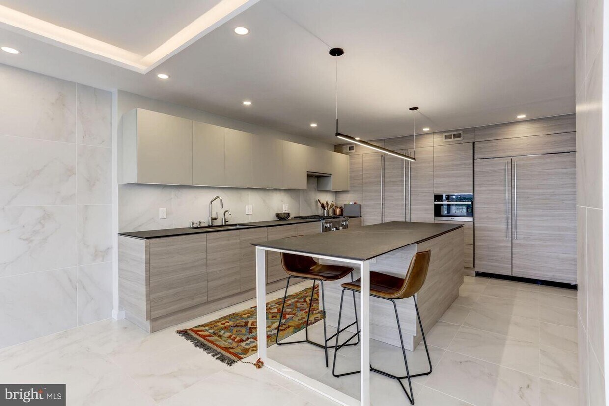 Foto principal - 2700 Virginia Ave NW