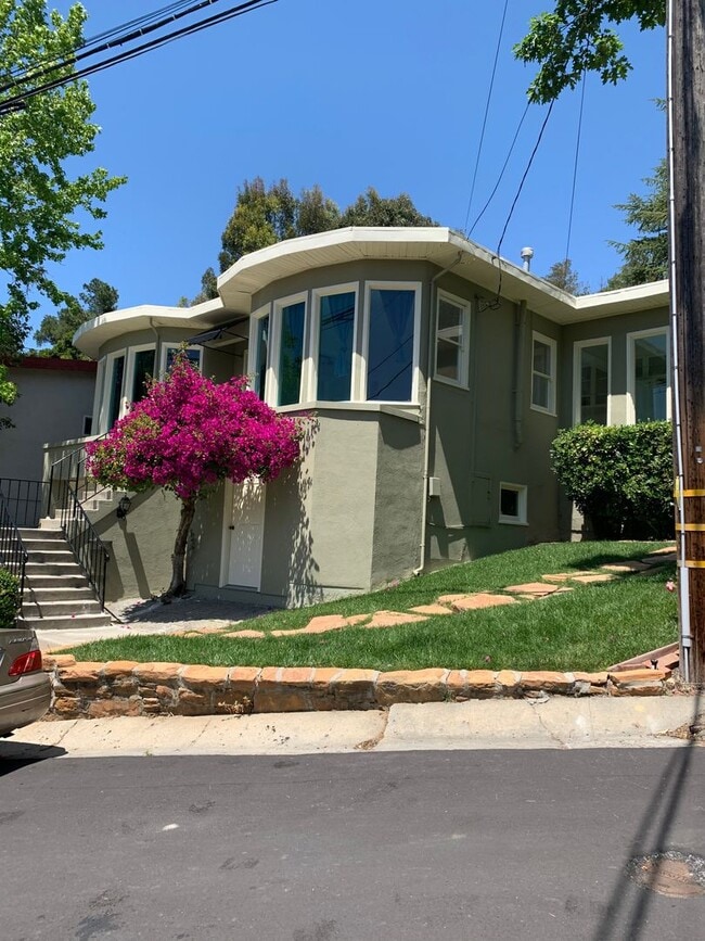 Building Photo - 1145 Grandview Ave