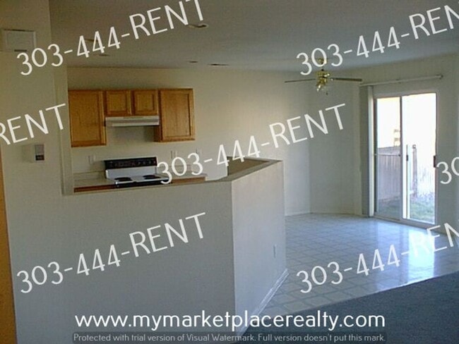 Foto del edificio - Spacious Two Story Home