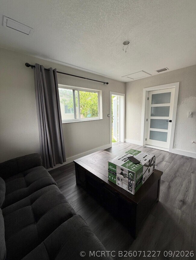 Foto del edificio - 321 NW 65th Terrace