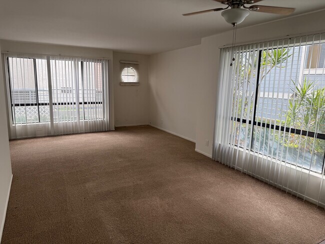 Foto del edificio - 550 West Stocker Street Apartments