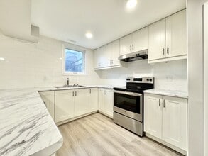 Building Photo - 5 Regent Dr