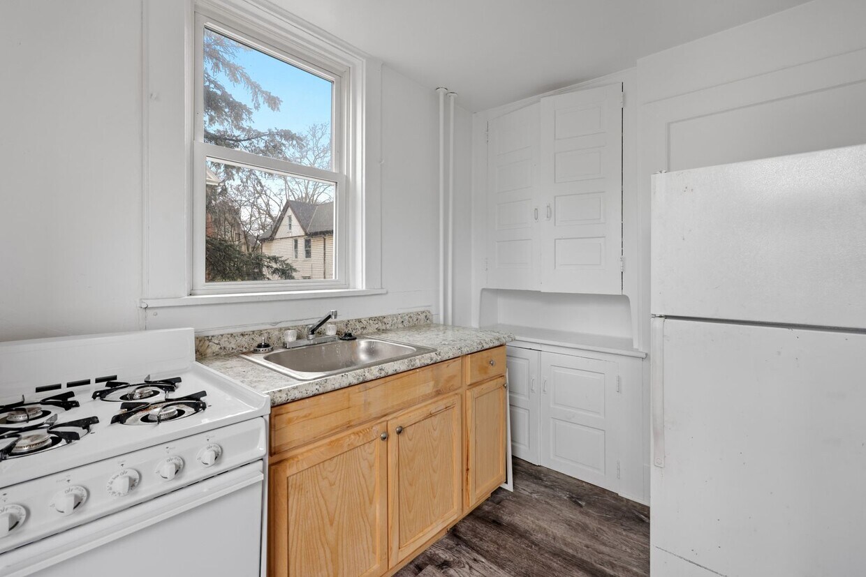 Primary Photo - 121 McKinley Ave