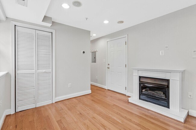 Foto del edificio - Great Opportunity In H St