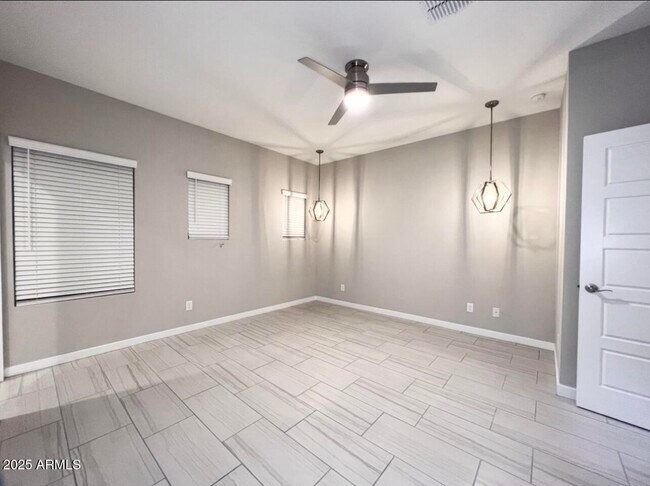 Foto del edificio - 2134 W Harmont Dr