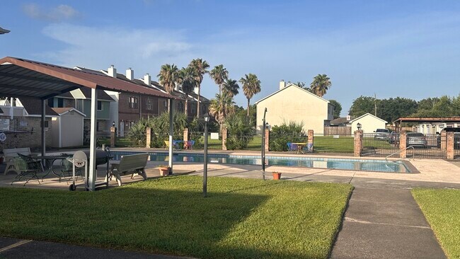 Foto del edificio - 4205 Benard Ct