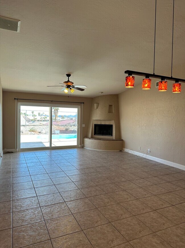 Building Photo - PENDING Available early February!  Pool home - unfurnished - long term
