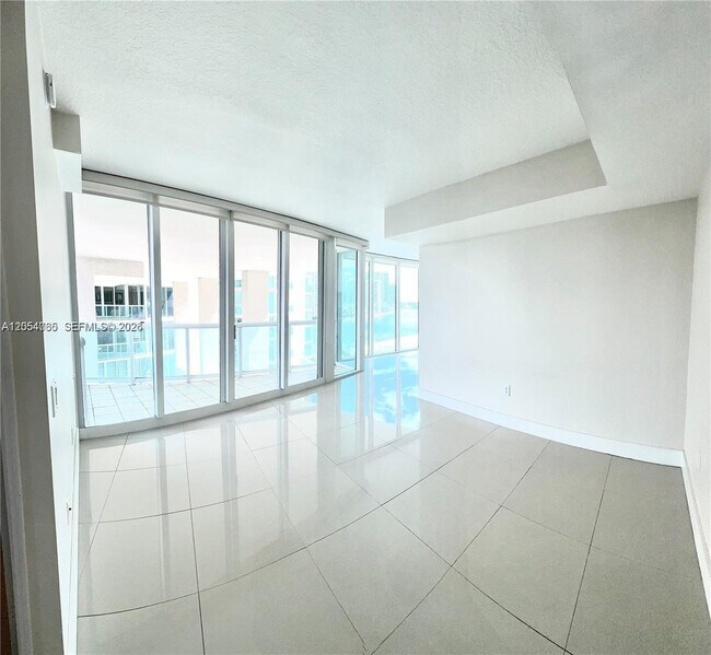 Foto del edificio - 3370 NE 190th St