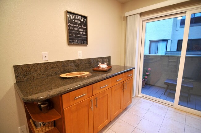 Building Photo - 3323 Caminito Eastbluff