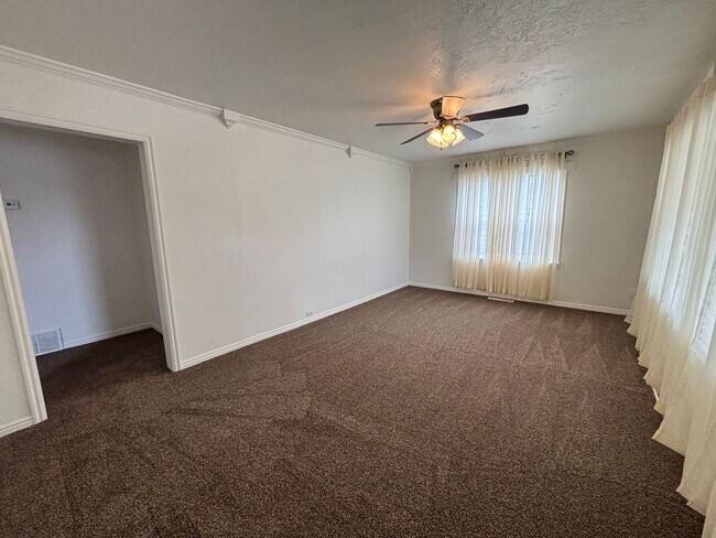 Foto del edificio - Amazing updated 4 bedroom Magna home is a ...