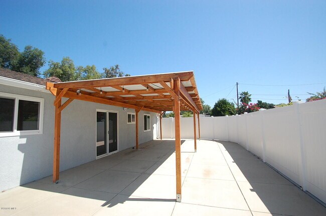 Building Photo - 740 Calle Nogal