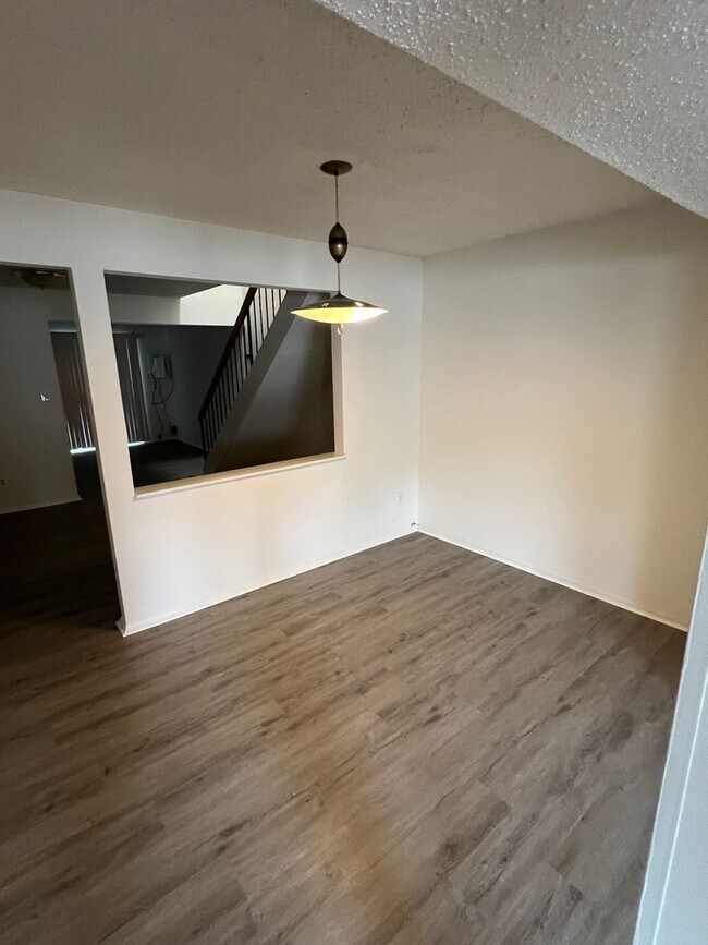 Foto del edificio - Large Townhouse in Virginia Beach with a Fenced Yard!