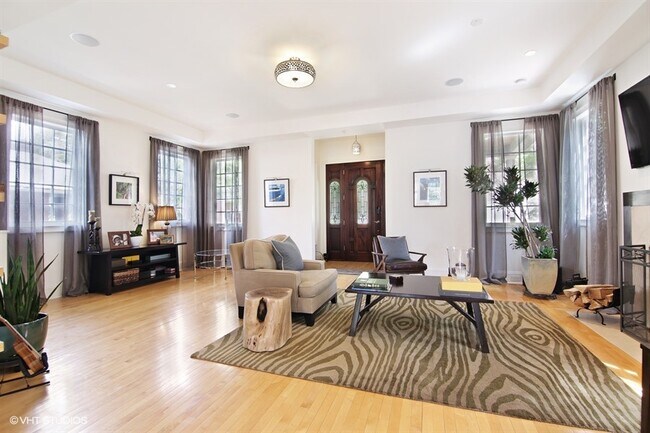 Foto del edificio - 116 Woodland Ave