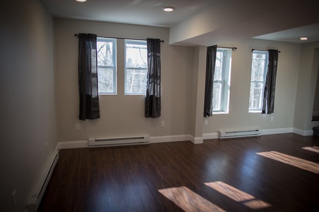 Building Photo - 114 Ferris Pl