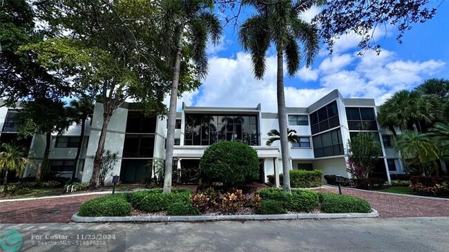 Foto del edificio - 16401 Golf Club Rd