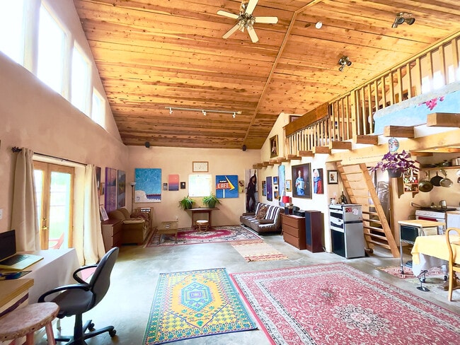 Studio Interior - 223 Victor Ct