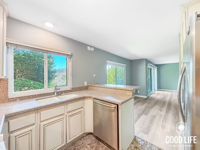 Building Photo - Spacious 2BD/2BA Condo in Hillcrest with Private Balcony, Community Pool & Tennis Court
