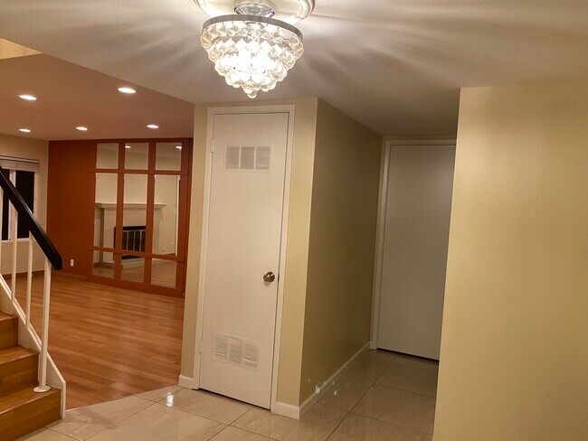 Entry Way - 23057 Cricket Hill Rd