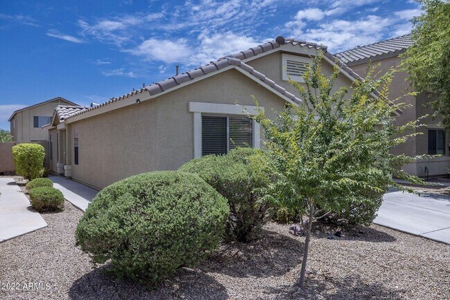 Foto del edificio - 40117 W Hayden Dr