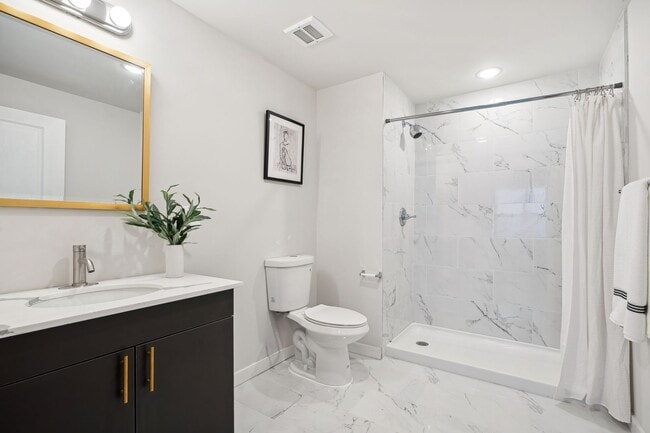 Interior Photo - 227 North Walnut