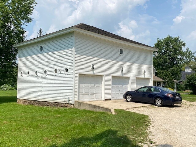 Building Photo - 1N326 LaFox Rd