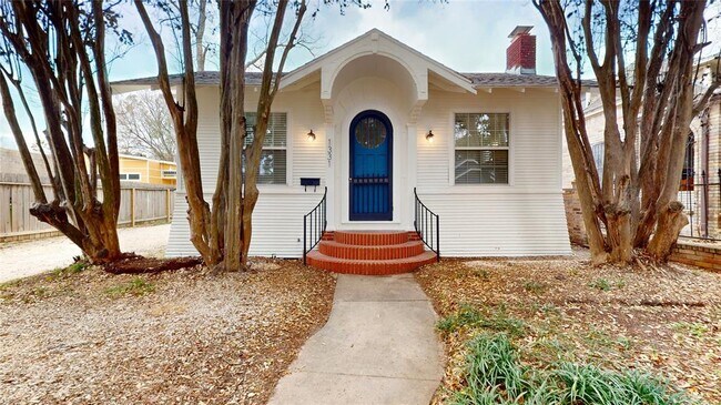 Building Photo - 1331 Yale St