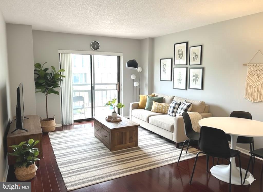 Foto principal - 2111 Wisconsin Ave NW