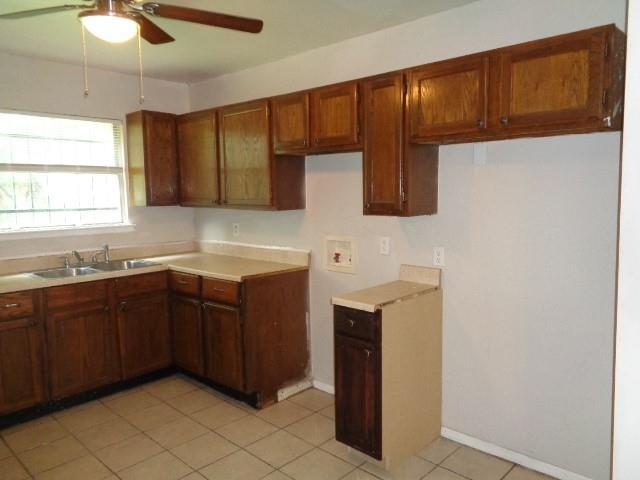 Foto del edificio - 3831 Castle Hills Dr