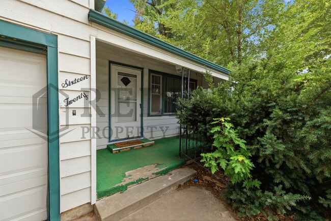 Building Photo - 1620 E Selma St