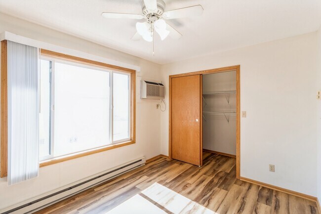 Foto del edificio - Mapleview Villa Apartments