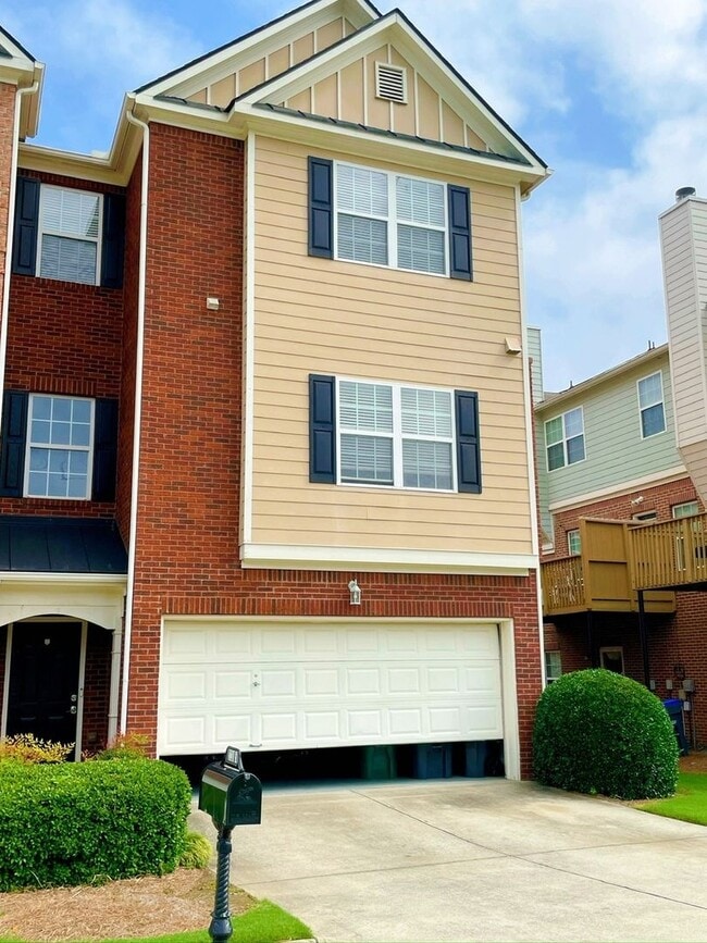 Building Photo - Charming 3BR Townhouse in Lawrenceville