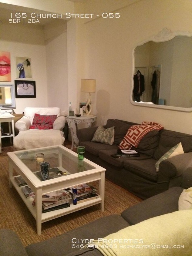 Foto principal - Massive 5 Bedroom 2 Bathroom Apartment!