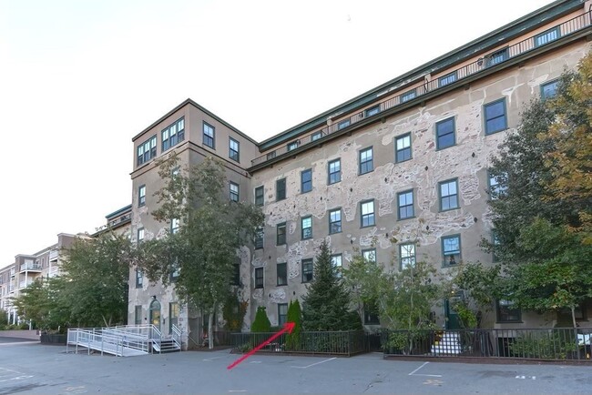 Building Photo - 426 Mt Hope St
