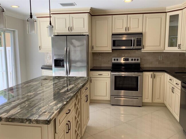 Foto del edificio - 4381 NW 1st Dr
