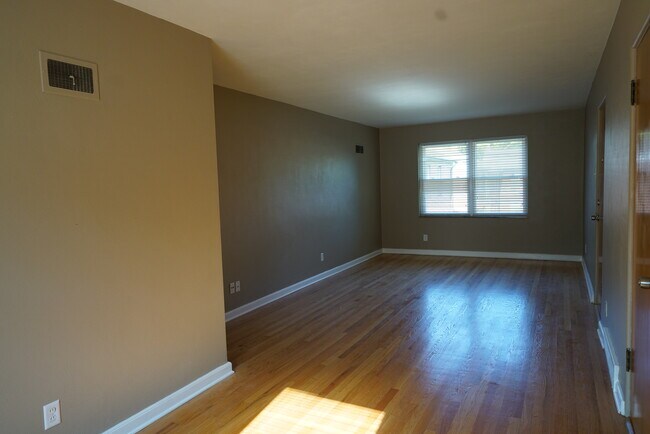 Dining & Living Rm - 6240 Loughborough Ave
