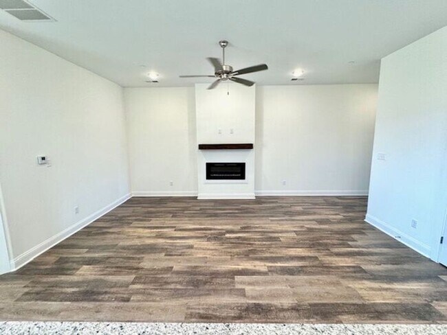 Building Photo - Now Leasing at Cedar Bluff – 4BR Townhomes...