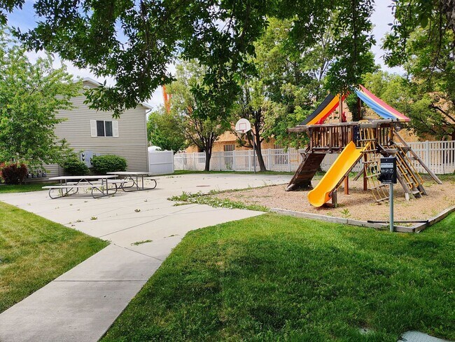 Foto del edificio - Great 3 Bd 2.5 Bath Townhome