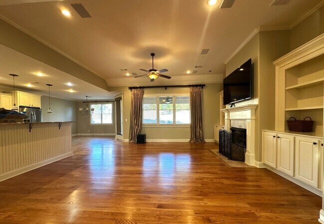 Foto del edificio - 5 Bedroom /4 Bath House in LAKELAND!!!