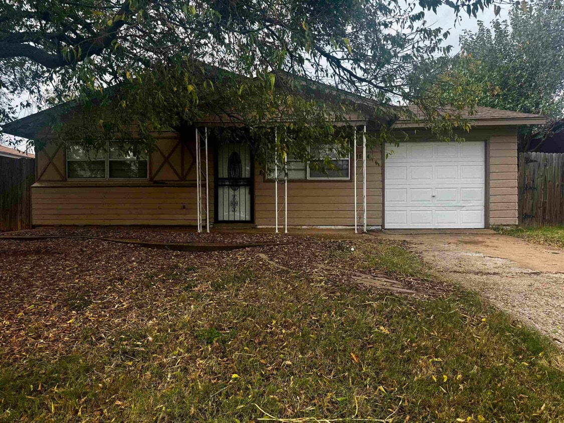 Foto principal - 1504 Red Fox Rd