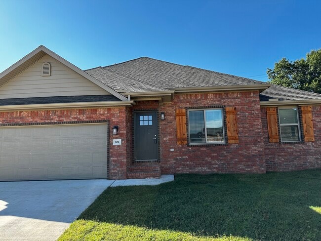 Photo - 831 Pinnacle St House