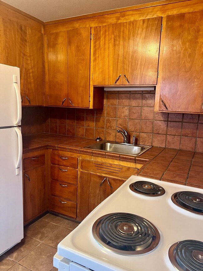 Foto del edificio - Cozy Ballard studio with charming kitchen & dining nook! Brand new LVP floors!
