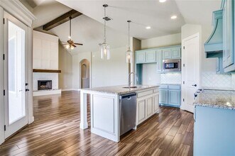Building Photo - 302 Oar Wood Dr