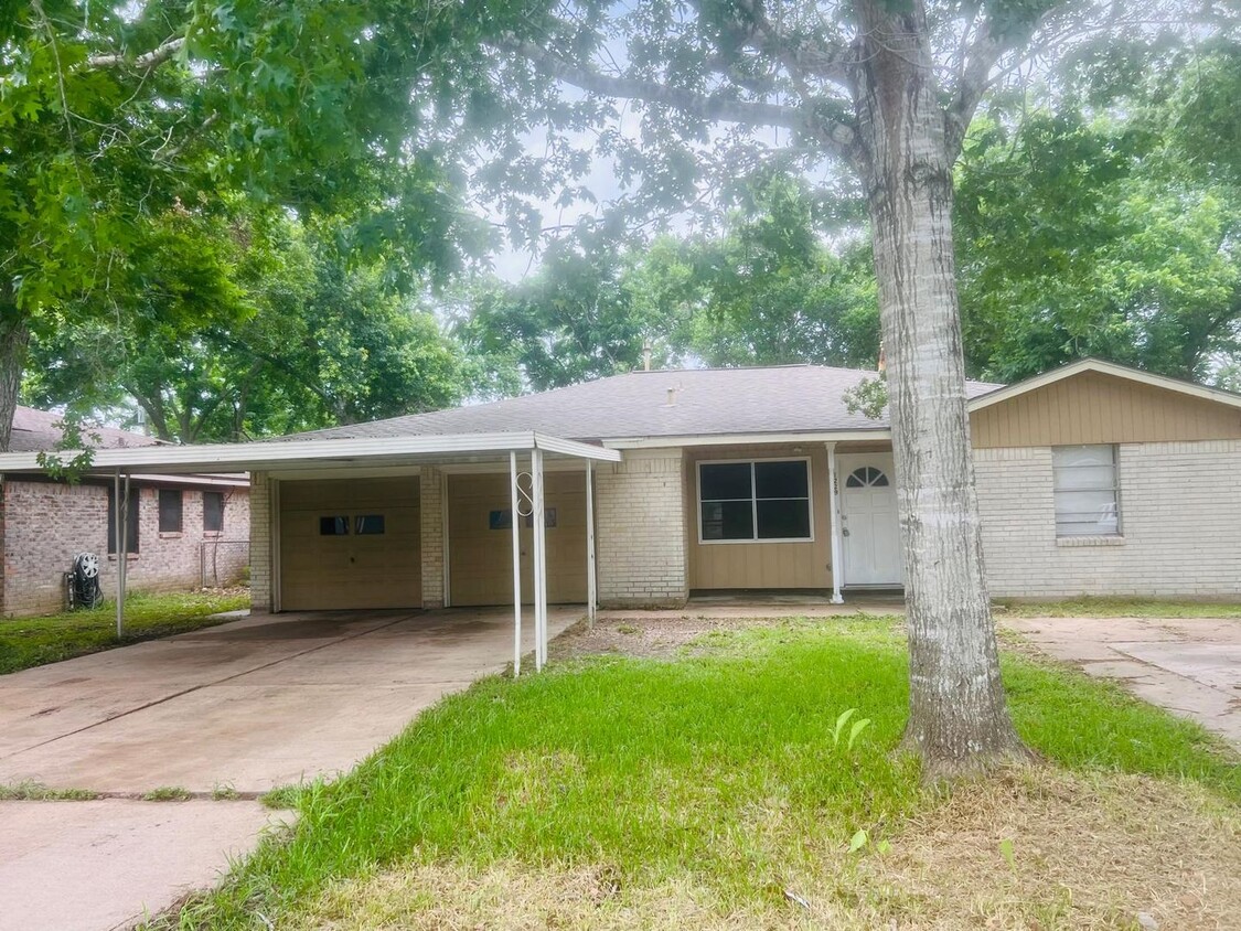 Primary Photo - Beautiful 3 bedroom home in Angleton TX