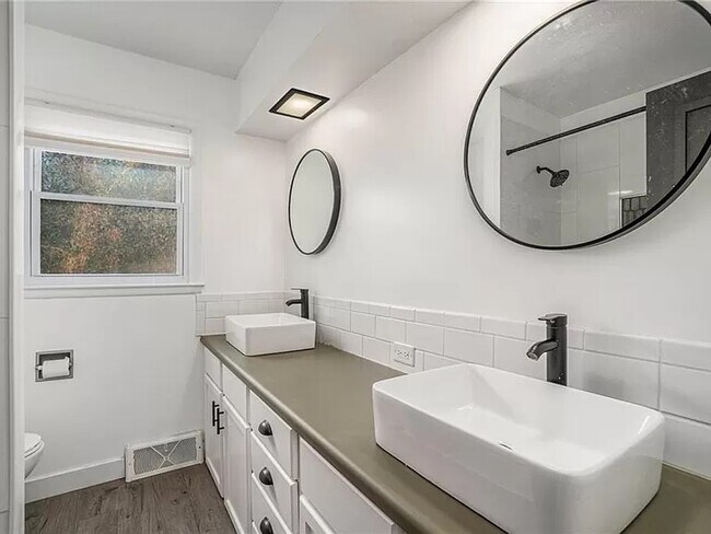 Upstairs Bathroom - 1716 Kent Ter