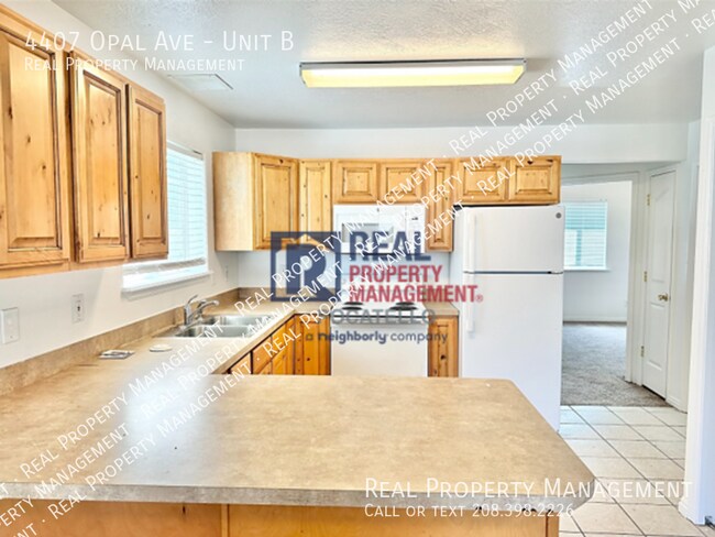 Foto del edificio - 4407 Opal Ave
